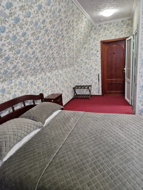 Номер с 2 спальной кроватью