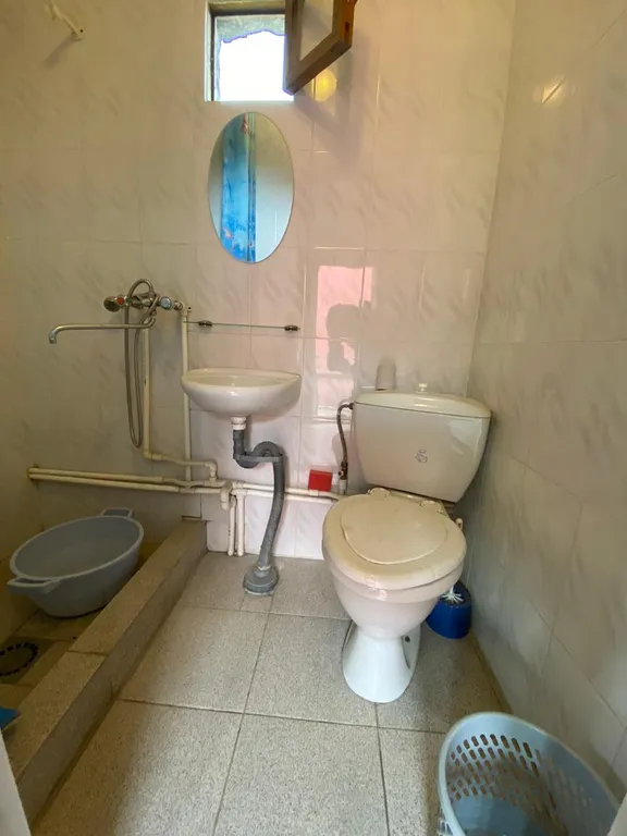 Уютный номер с удобствами и зеленый дворик в частном секторе