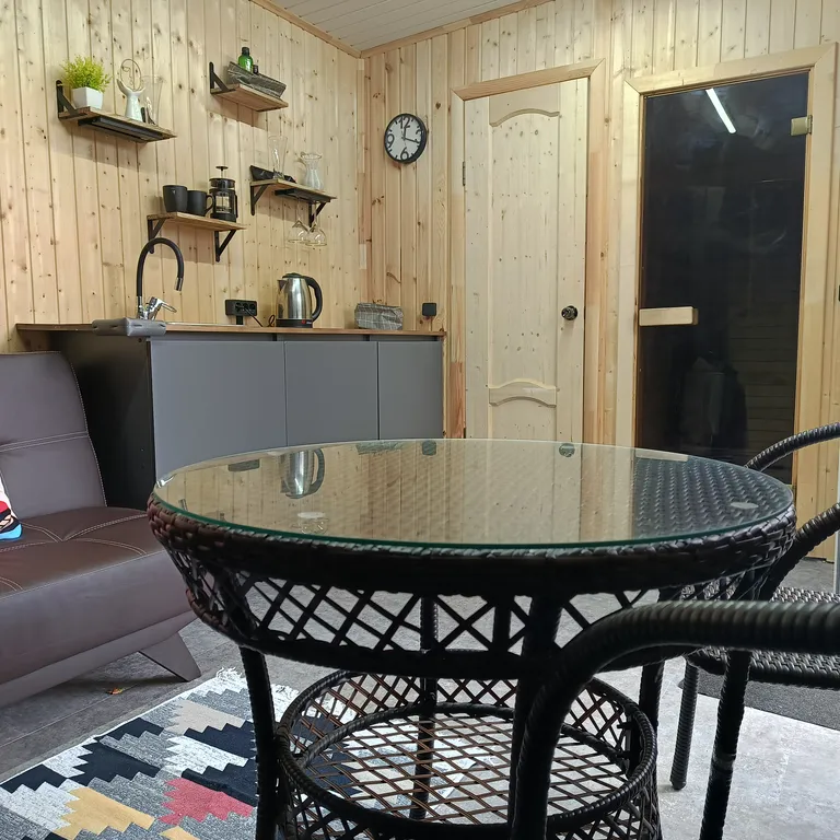 Дом с купелью и сауной, костровой зоной, мангалом и качелями