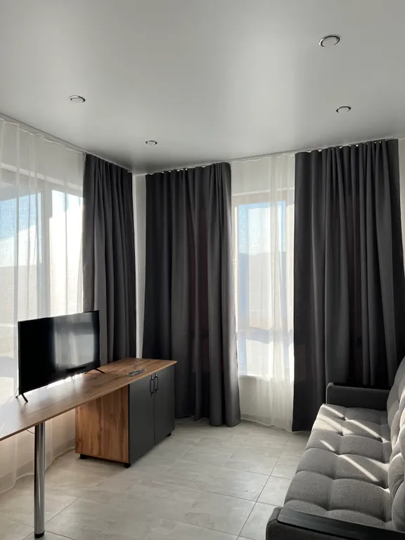 Дом с бассейном и с видом на море и горы