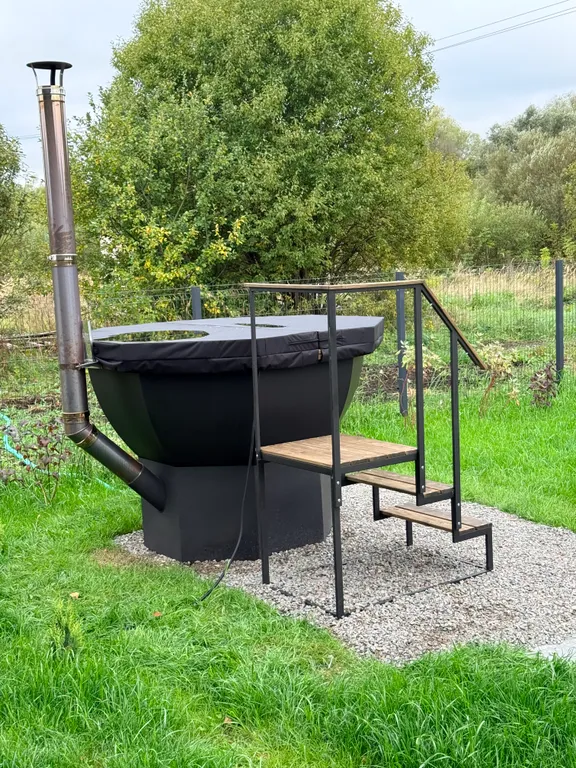 Дом с банным чаном на берегу реки Вожа