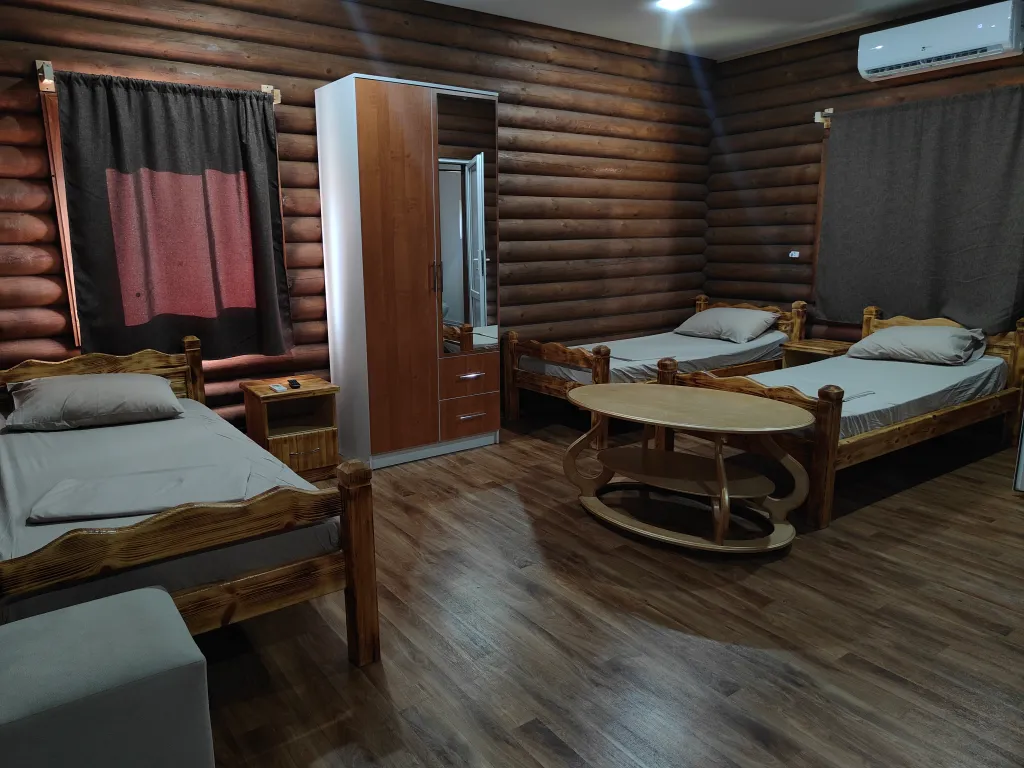 Домик на берегу реки