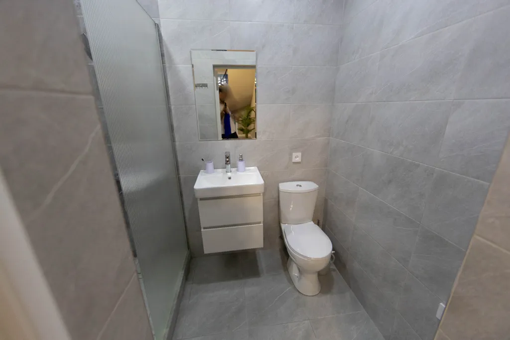 Просторный двухэтажный коттедж на берегу городского пляжа