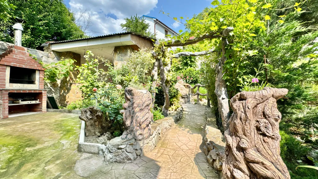 Домик с садом в Кореизе возле ялты