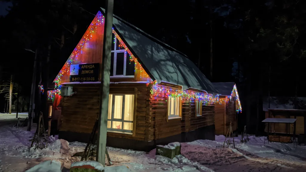 Дом Феникс в лесу