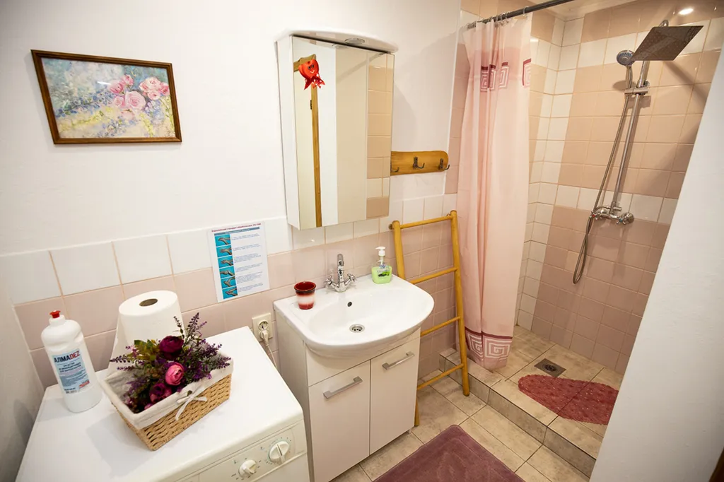 Агроусадьба в хуторской тиши с камином, сеновалом и сном на пчелах