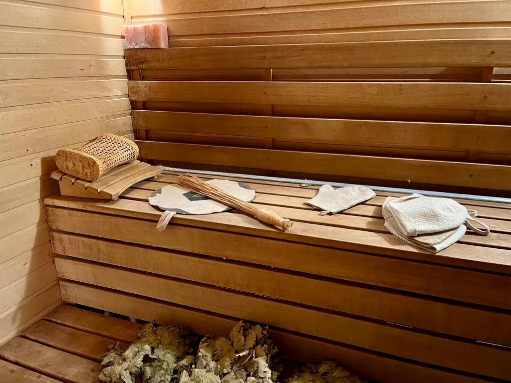 Уютный дом у леса