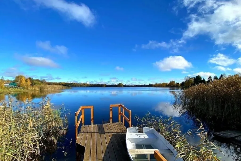 Дом на берегу озера