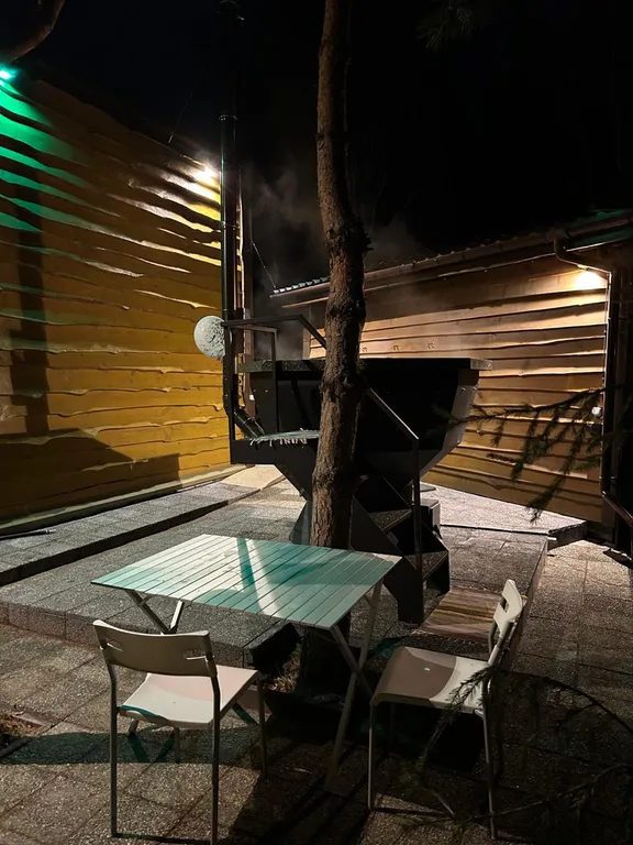 Коттедж с сауной на участке с хвойным лесом поблизости от Красноярска