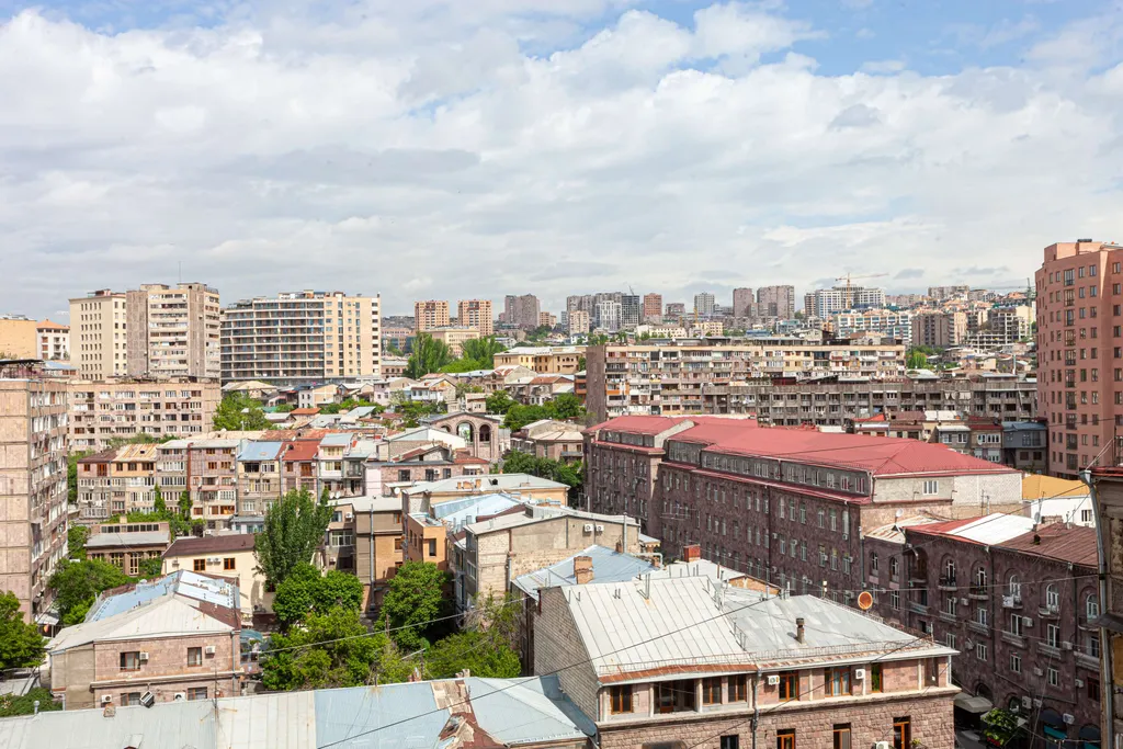 Просторная квартира с 2 спальнями в центре Еревана