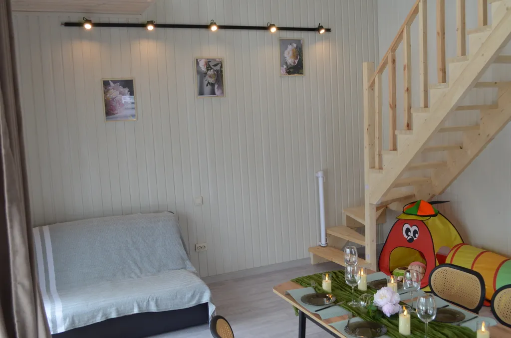 Двухэтажный дом с мангалом и костровой зоной