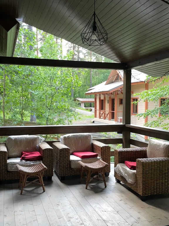 Сосновое шале на берегу Сямозера