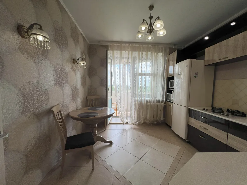 В центре новый дом