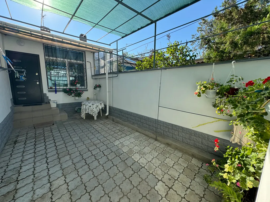 Коттедж Дом в хорошем районе, без соседей — Евпатория