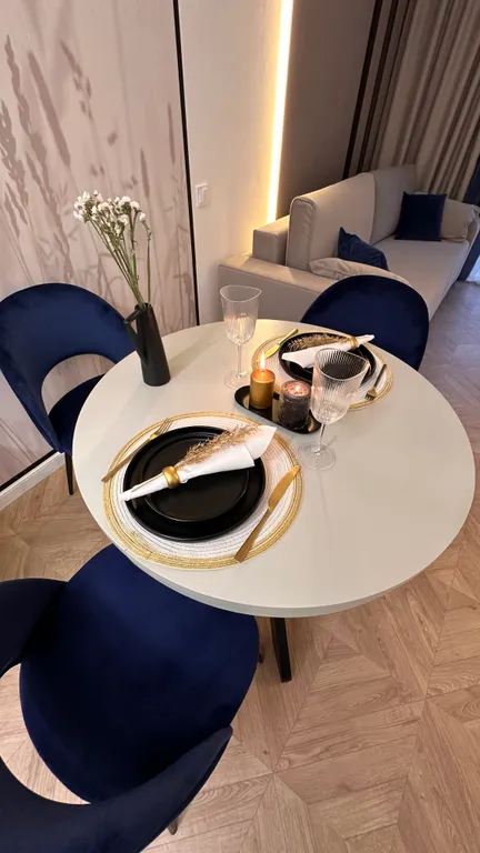 Апартаменты с видом на озеро в элитном районе