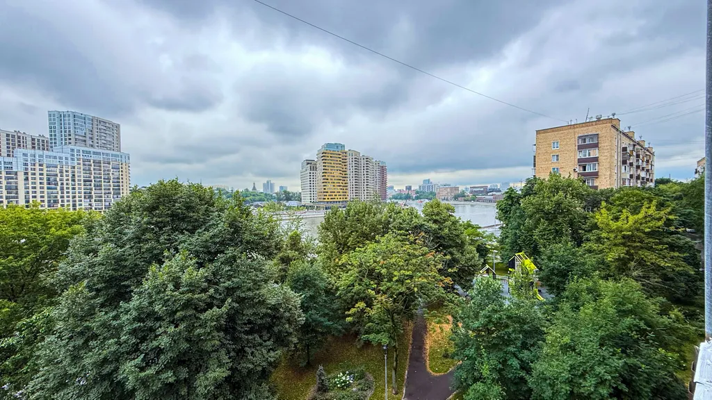 Квартира на набережной