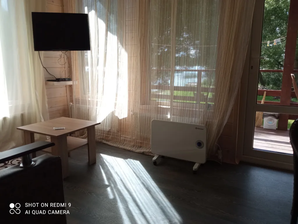 Коттедж Двухэтажный апартамент в доме на берегу озера — Луга