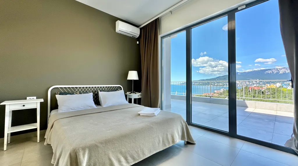 Часть дома с бассейном недалеко от моря Отрадное Ялта