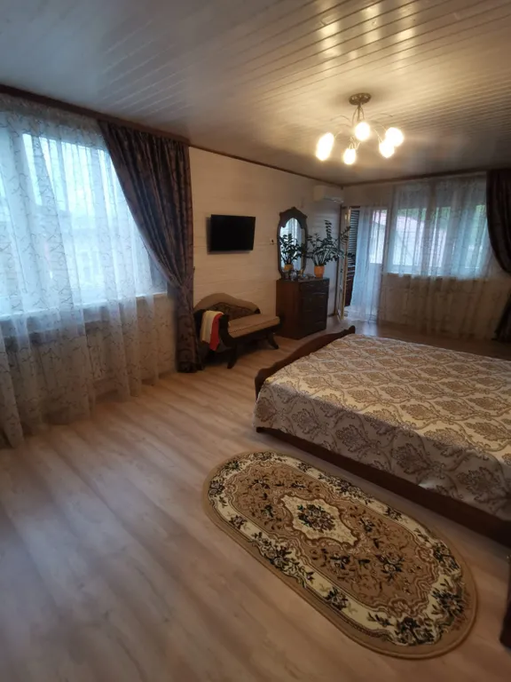 Дом с беседкой