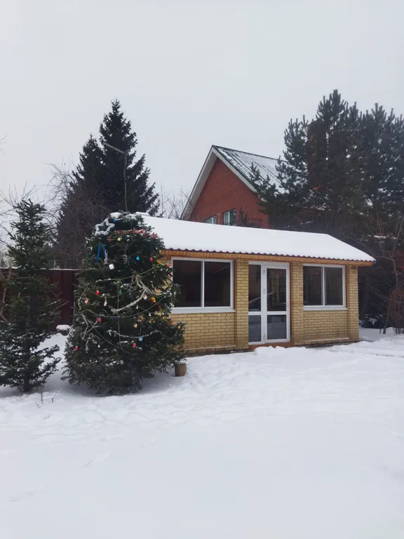 Небольшой уютный дом на спокойной улице