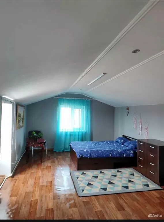 Уютный дом на берегу реки Великой