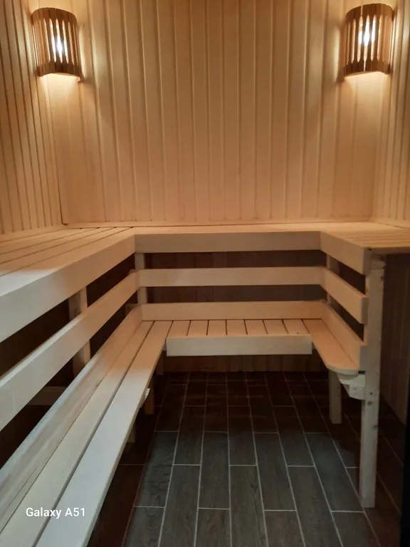 Коттедж с баней и тёплым джакузи