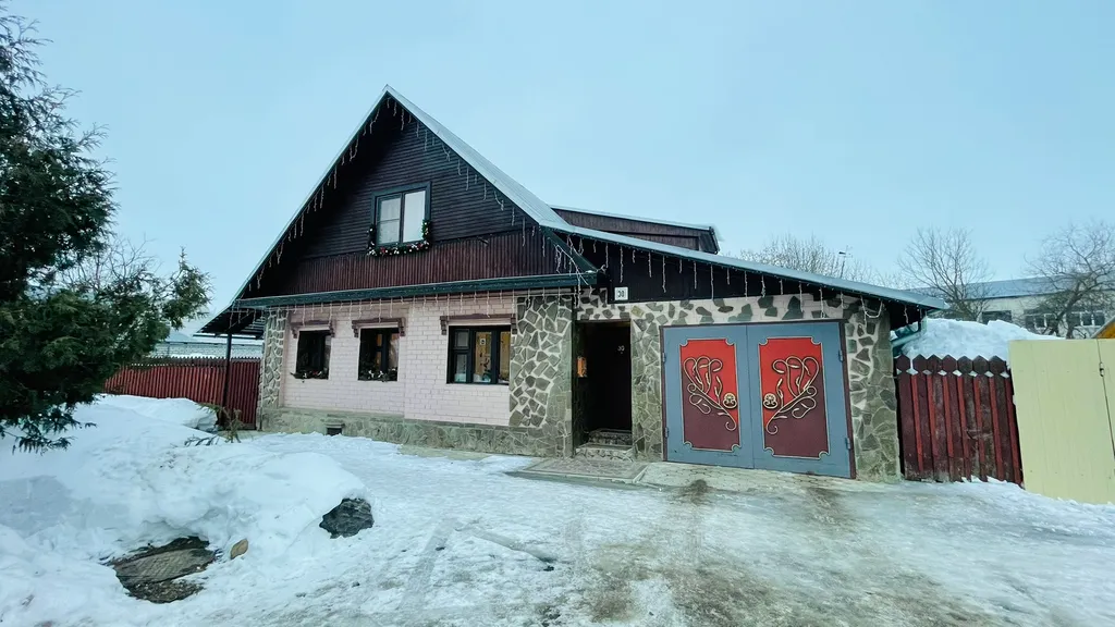 Комната с видом в сад