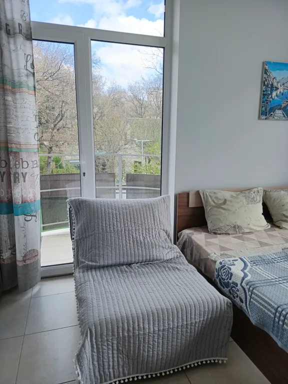 Улучшенная трёхместная студия с видом на море с балкона