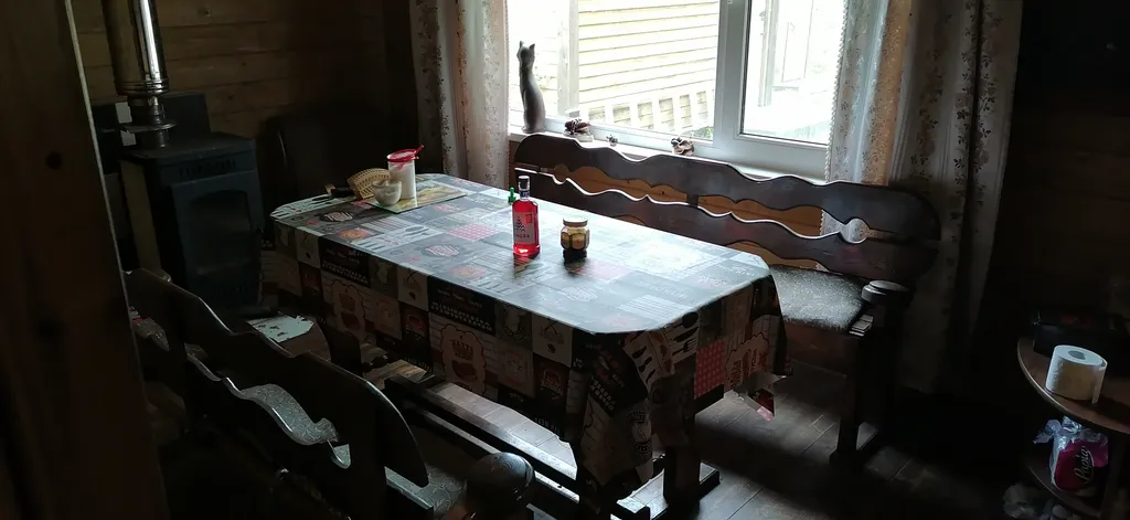 Дом рядом с озером