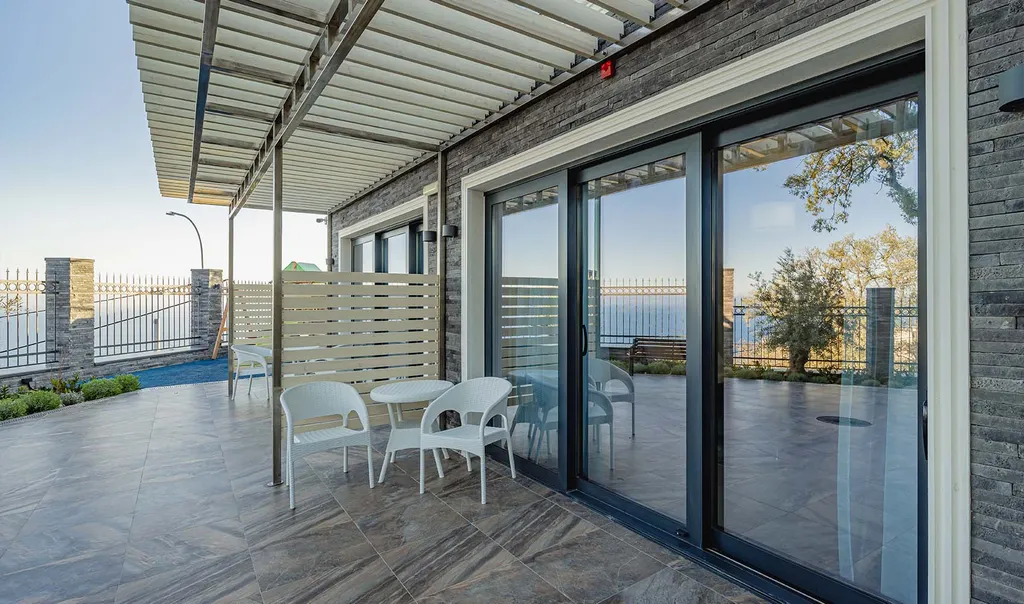 Комфорт панорама сад с террасой