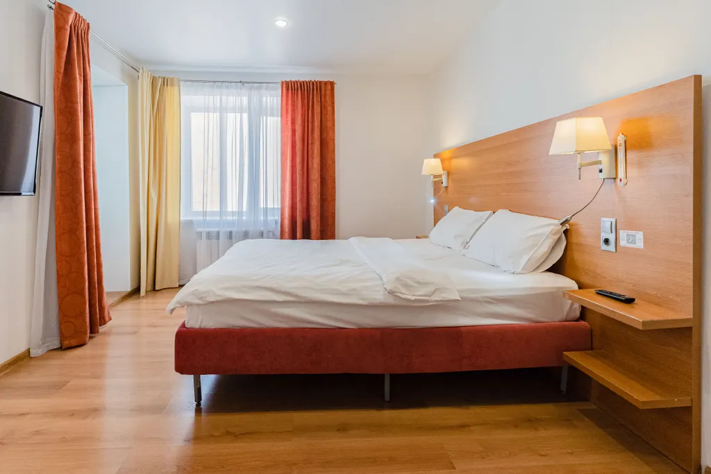 Комфортная двухкомнатная квартира у Лагерного сада