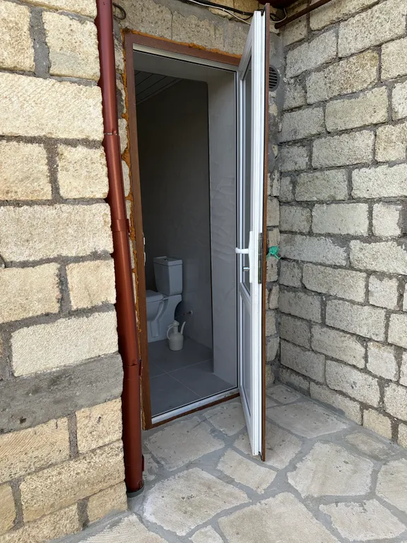 Большой красивый дом у моря