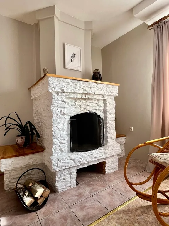 Уютный дом с камином