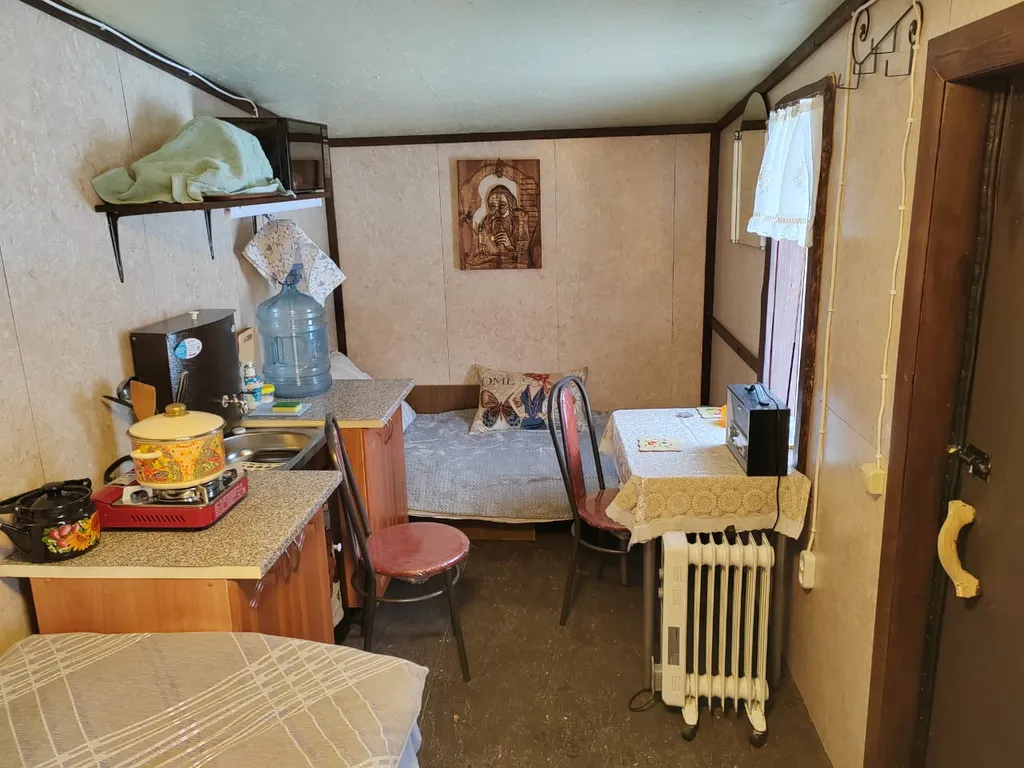 Домик на озере в глуши