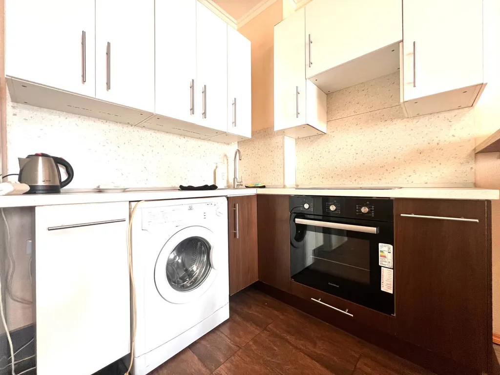 Квартира Уютная светлая студия, центр, ТЦ Вояж, парковка, кафе, аквапарк источник — Тюмень