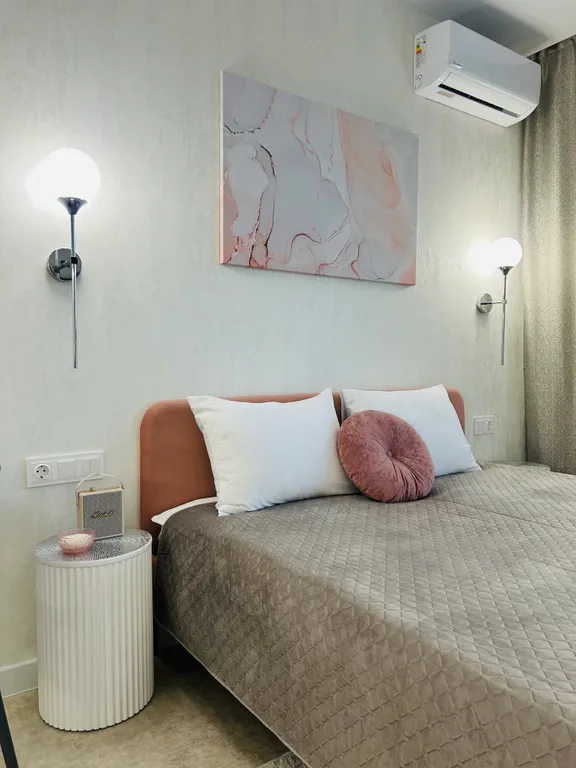 Студия Неоклассика с видом на город