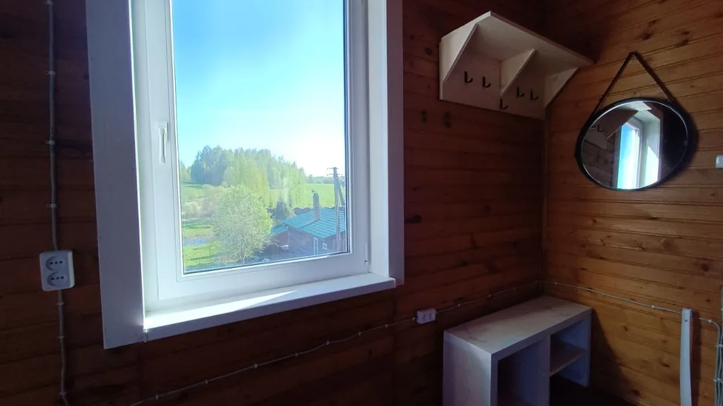 Домик на берегу озера