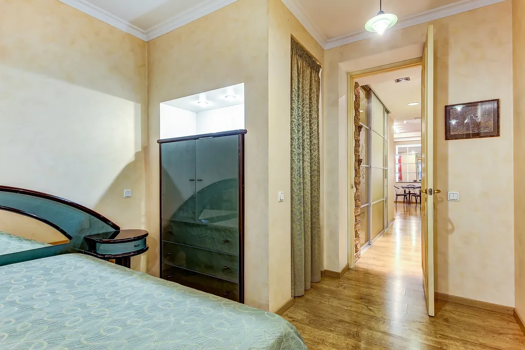 Ryss' 2BR Apt on Nevsky 79