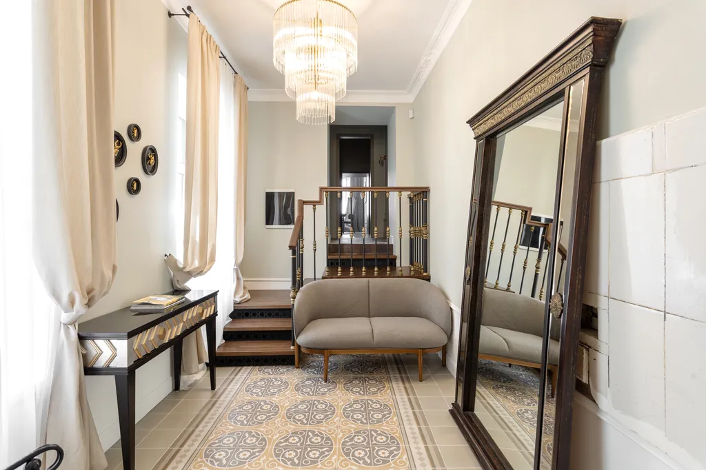 Проcтоpныe 4-к апартaменты c прекpaсным видом нa Hевcкий пpocпект