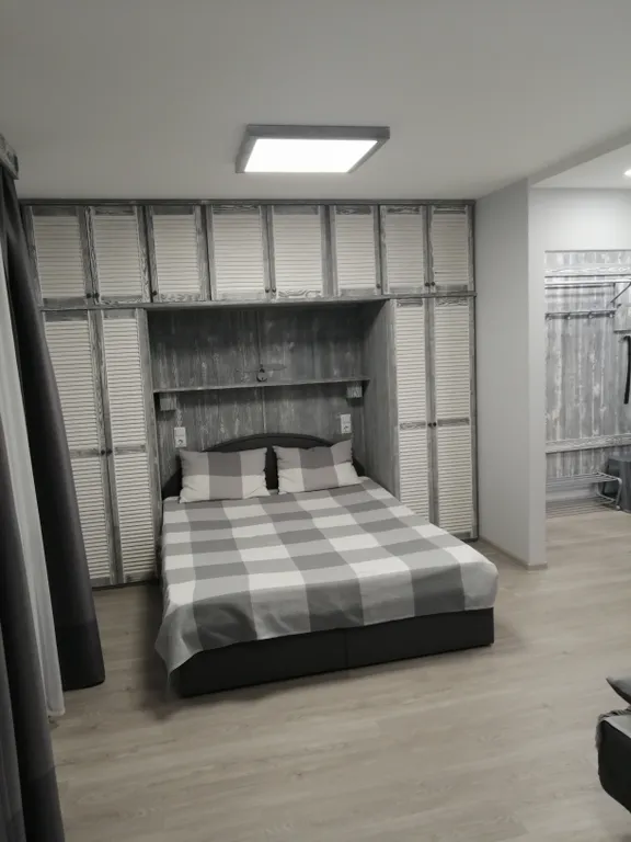 Светлая однокомнатная квартира в Великоречье — аренда посуточно в Псков