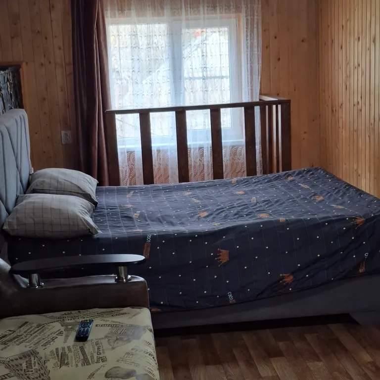 Домик у реки Дах с видом на горы