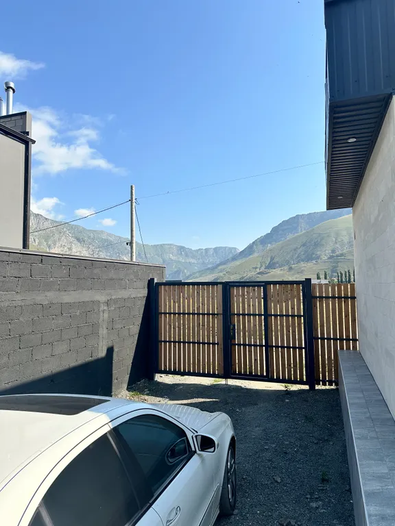 Уютный дом с видом на горы в Верхнем Фиагдоне