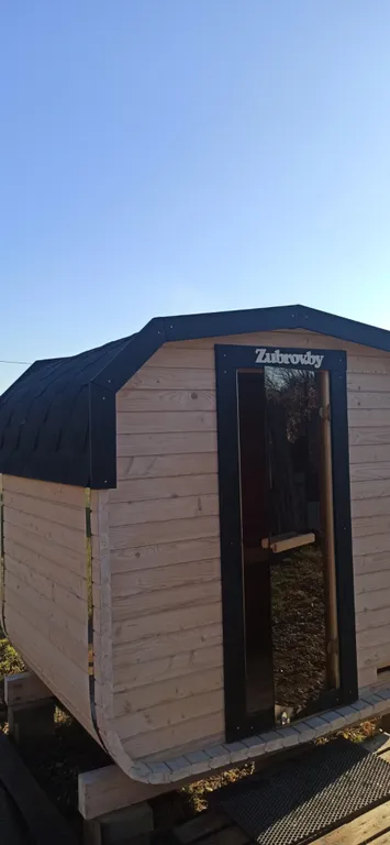 Уютный дом на берегу озера с сауной