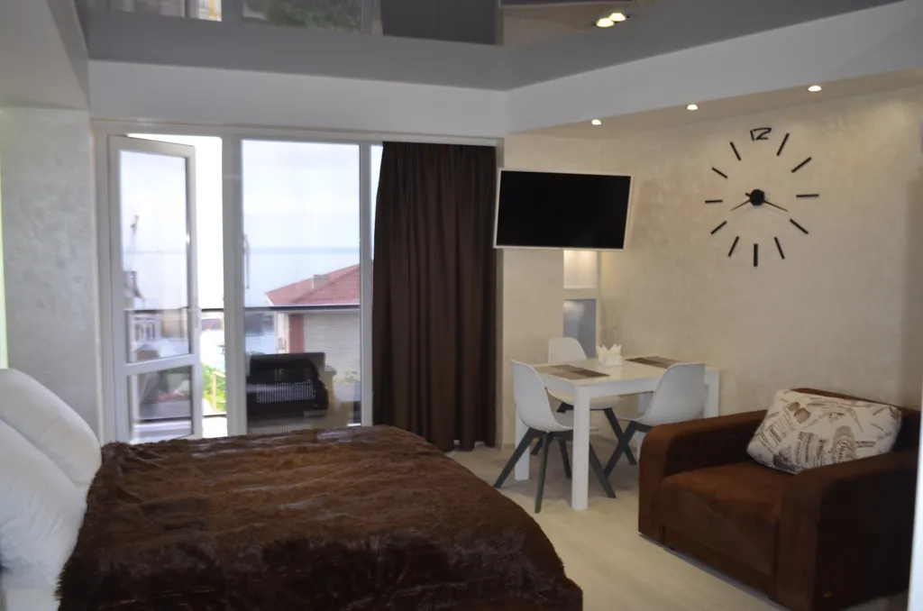 Апартаменты с бассейном на крыше дома