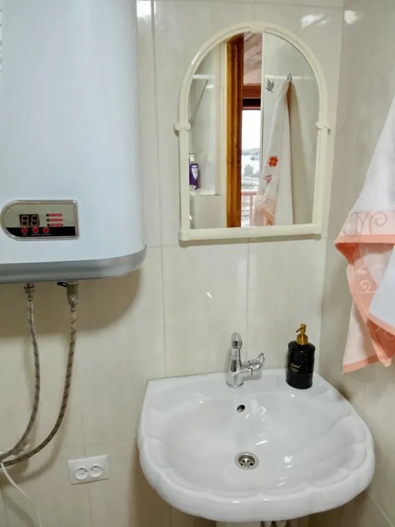 Гостевой дом с видом на пруд и горы