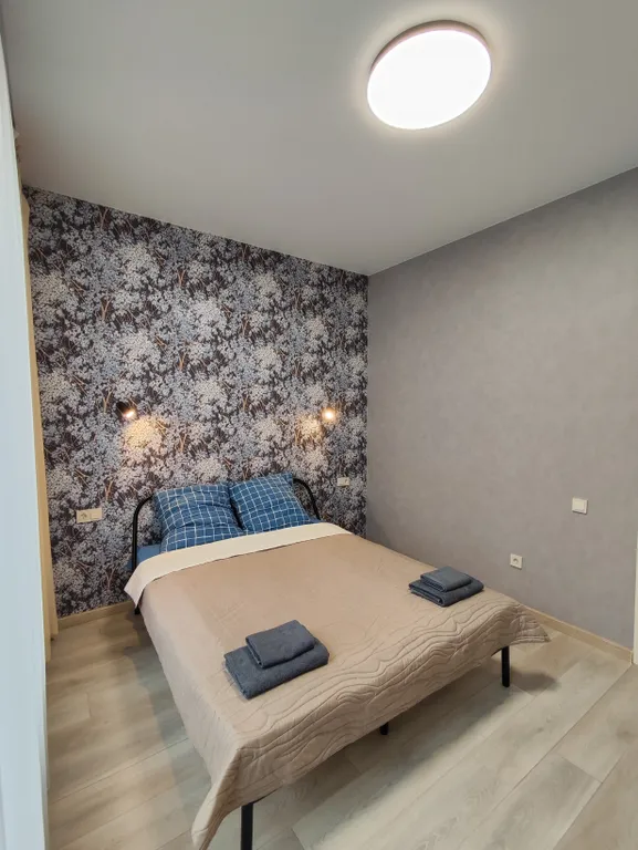 Двухкомнатная двухэтажная квартира в центре города