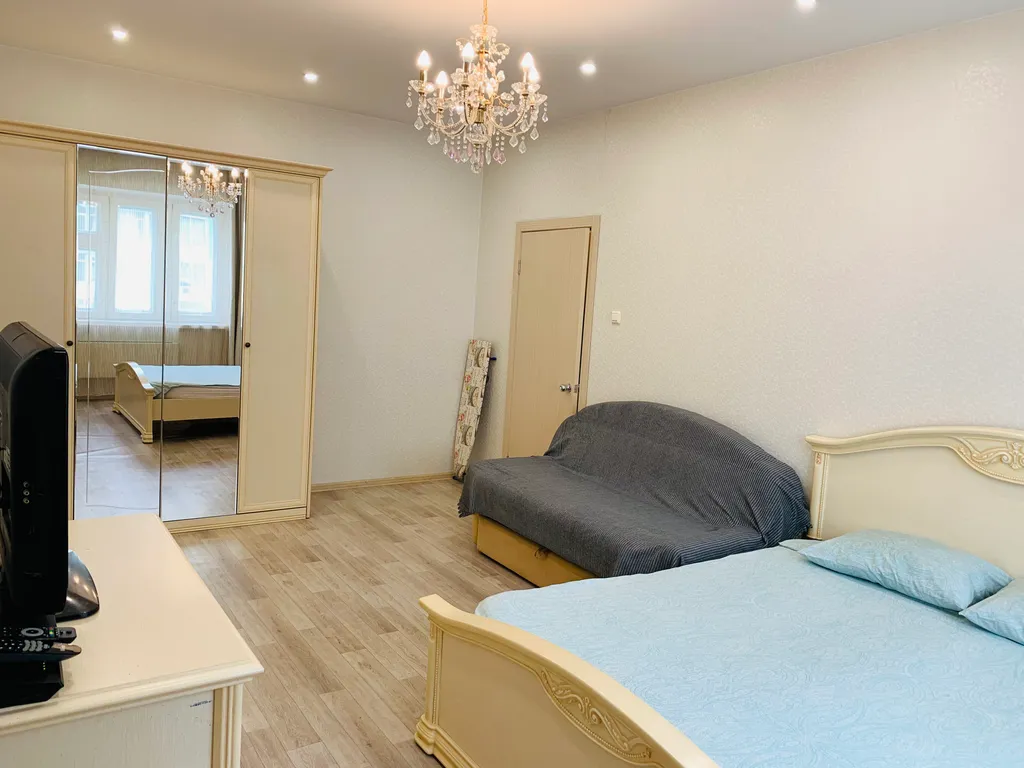 2 комнатная квартира возле Крытого рынка, центр