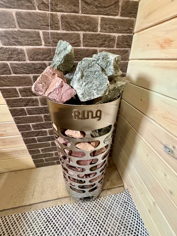 Уютный домик на берегу