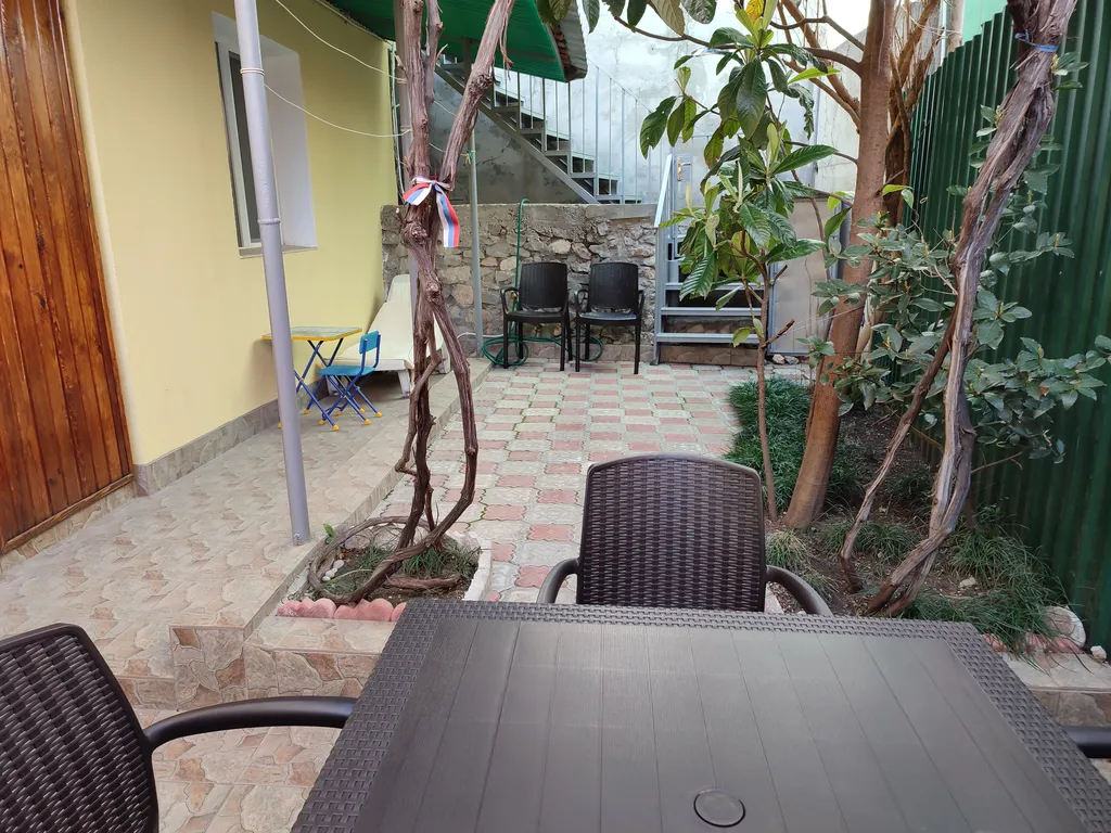 Часть дома с отдельным входом и двориком в Мисхоре