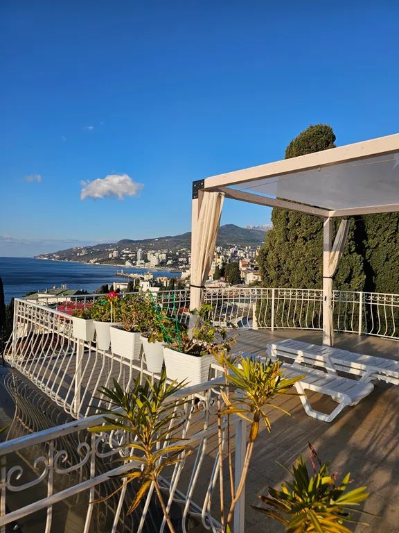 Квартира с террасой, видом на море, в 3 минутах от пляжа